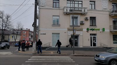Будівля, де розташоване відділення банку