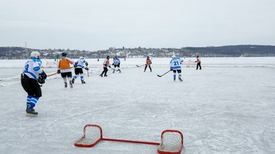 У Тернополі розпочався хокейний чемпіонат: змагаються 18 команд У Тернополі розпочався хокейний чемпіонат: змагаються 18 команд
