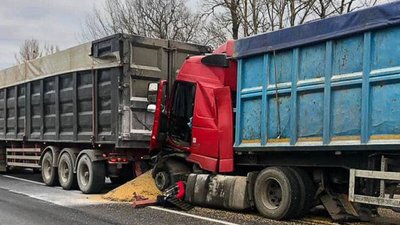 На Тернопільщині зіткнулися вантажівки