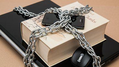 Уряд дозволив ув’язненим у СІЗО користуватися ІР-телефонією та інтернетом