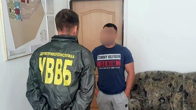 Виїхати до Словаччини через КПП "Малий Березний" за хабар хотів полтавчанин Виїхати до Словаччини через КПП "Малий Березний" за хабар хотів полтавчанин