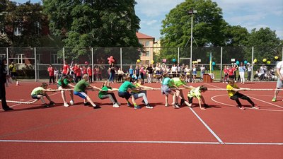 Спортивні змагання замість останнього дзвоника: в ужгородській школі завершують навчання