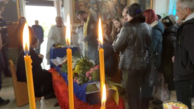 У Херсоні попрощались з загиблим українським військовим Вадимом Мазуном У Херсоні попрощались з загиблим українським військовим Вадимом Мазуном