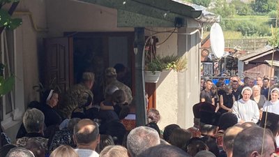 На Тернопільщині попрощалися з бійцем Михайлом Осифом На Тернопільщині попрощалися з бійцем Михайлом Осифом