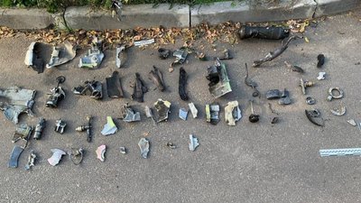 Прокурори вилучили уламки ракет, які РФ випустила по Харкову вранці 18 жовтня Прокурори вилучили уламки ракет, які РФ випустила по Харкову вранці 18 жовтня