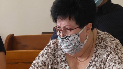 Адвокатка обвинуваченого ексначальника управління СБУ в Хмельницькій області Віктора Крайтора Ллія Дудко попросила призначити військову експертизу. Фото: Суспільне. Поділля. Адвокатка обвинуваченого ексначальника управління СБУ в Хмельницькій області Віктора Крайтора Ллія Дудко попросила призначити військову експертизу. Фото: Суспільне. Поділля.