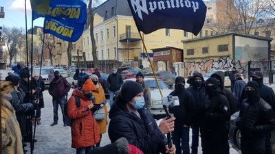 У Харкові пікетують суд, у якому розглядають справу Жукова