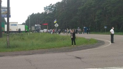 Волиняни перекрили дорогу. Протестують проти планів укрупнення районів Волиняни перекрили дорогу. Протестують проти планів укрупнення районів