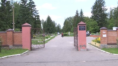 "Дитина гулятиме і дивитиметься, що стоять хрести". Біля Полтави хочуть створити нове кладовище