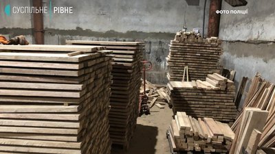 Поліція показала затримання чорних лісорубів з Рівненщини у «Пущі Водиці» Поліція показала затримання чорних лісорубів з Рівненщини у «Пущі Водиці»