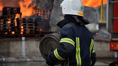 У передмісті Одеси вигоріло 800 кв. м складських приміщень