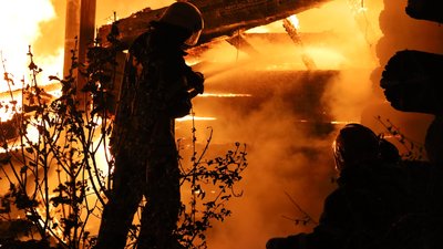 РФ вдарила ракетою по харківському ресторану: вогонь знищив комплекс РФ вдарила ракетою по харківському ресторану: вогонь знищив комплекс
