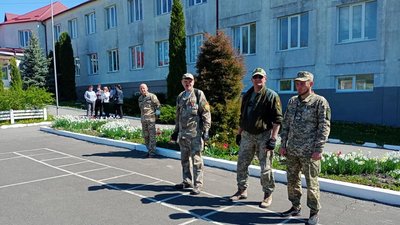 На Тернопільщині проводять військово-патріотичний вишкіл На Тернопільщині проводять військово-патріотичний вишкіл