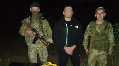 Закарпатця з 3 тисячами сигарет затримали прикордонники перед кордоном з Угорщиною
