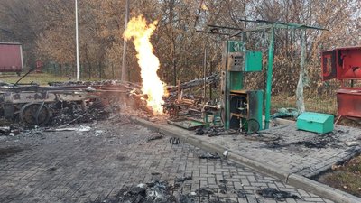 Вибух на АЗС в Харківській області: пожежа ще не ліквідована Вибух на АЗС в Харківській області: пожежа ще не ліквідована