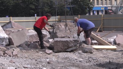 У Житомирі в центрі міста демонтували постамент, де стояв пам'ятник Леніну У Житомирі в центрі міста демонтували постамент, де стояв пам'ятник Леніну