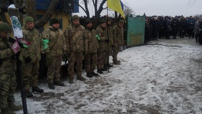 На Чернігівщині попрощалися з двома військовими, які загинули у бою На Чернігівщині попрощалися з двома військовими, які загинули у бою