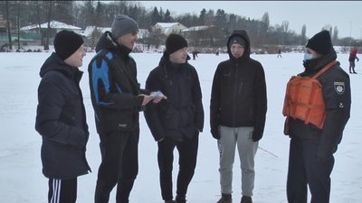 Бути обережними на кризі застерігають вінницькі рятувальники Бути обережними на кризі застерігають вінницькі рятувальники