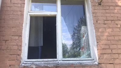 Вікно, з якого чоловік викинув дитину Вікно, з якого чоловік викинув дитину