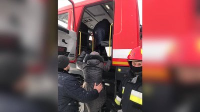 Прикарпатські рятувальники допомогли хворій жінці дістатися за ліками Прикарпатські рятувальники допомогли хворій жінці дістатися за ліками