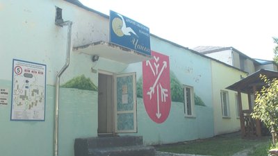 Звільнили через «Катюшу»: у хмельницькому дитячому таборі «Чайка» дітям включали заборонену музику