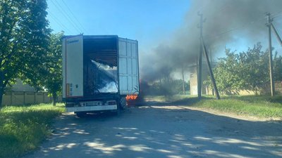 Берислав, горить вантажівка, дронова атака, скинули вибухівку, Херсонщина