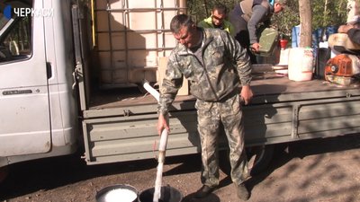 У Черкасах парки обробляють від кліщів У Черкасах парки обробляють від кліщів