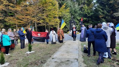Під час відкриття пам’ятника загиблим воїнам УПА Під час відкриття пам’ятника загиблим воїнам УПА