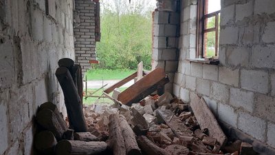 "Як грохнуло — мене кинуло": наслідки обстрілів прикордоння Сумщини "Як грохнуло — мене кинуло": наслідки обстрілів прикордоння Сумщини
