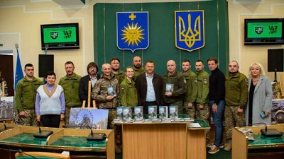 На Хмельниччині презентували художньо-документальну книгу про саперів На Хмельниччині презентували художньо-документальну книгу про саперів