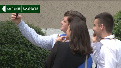 105 випускникам ужгородських шкіл вручили золоті та срібні медалі 105 випускникам ужгородських шкіл вручили золоті та срібні медалі