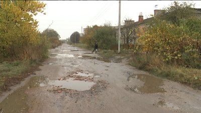 Півстоліття без ремонту: мешканці двоповерхівки на Сумщині показали стан свого будинку Півстоліття без ремонту: мешканці двоповерхівки на Сумщині показали стан свого будинку