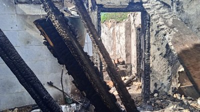 20 зруйнованих хат, четверо загиблих. У місті Апостоловому на Дніпропетровщині ліквідовують наслідки обстрілів військ РФ