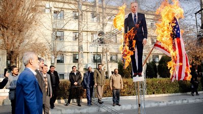 Іран оголосив британського посла персоною нон грата через участь у протестах Іран оголосив британського посла персоною нон грата через участь у протестах
