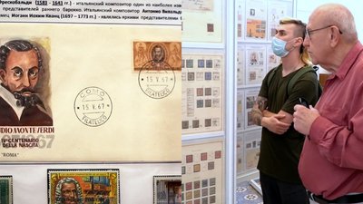 Марки, листи, конверти, поштівки. У Дніпрі відкрили філателістичну виставку – фоторепортаж