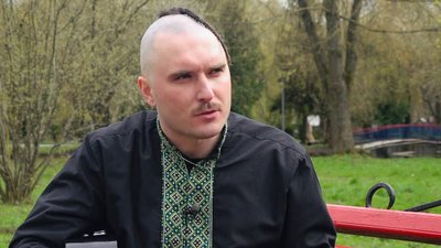 "Хочу жити й творити": боєць Тарас Пилипчук з Тернопільщини пише пісні на передовій "Хочу жити й творити": боєць Тарас Пилипчук з Тернопільщини пише пісні на передовій
