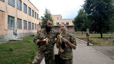 "Це військова романтика": як живе та працює сім’я військових зв’язківців у Харкові "Це військова романтика": як живе та працює сім’я військових зв’язківців у Харкові