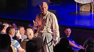 Моновистава у жанрі звукоімітації: херсонці побачили комедію "Суперстар"