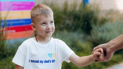"А я можу врятувати тата?" 5-річний хлопчик з Харкова став донором кісткового мозку для батька "А я можу врятувати тата?" 5-річний хлопчик з Харкова став донором кісткового мозку для батька