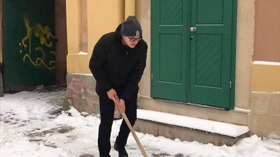 Львів'ян просять долучитися до прибирання вулиць від снігу Львів'ян просять долучитися до прибирання вулиць від снігу