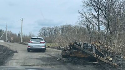 Транзитне село для російських колон: як Більмачівка оговтується від постійних обстрілів Транзитне село для російських колон: як Більмачівка оговтується від постійних обстрілів