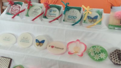 Жителька Тернопільщини виготовляє патріотичне мило Жителька Тернопільщини виготовляє патріотичне мило