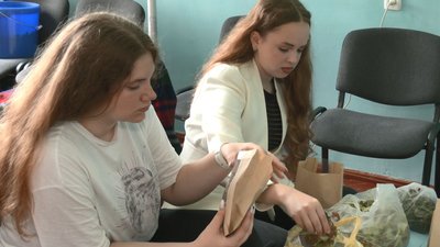 "Випий чаю з Чорнобаю": на Черкащині молодь готує чаї для військових