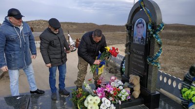 На Херсонщині відкрили меморіальну дошку Герою, який загинув у зоні ООС На Херсонщині відкрили меморіальну дошку Герою, який загинув у зоні ООС