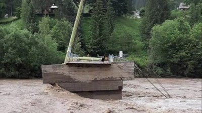 Ще одна вода - і ми відрізані від світу. Жителі присілку Криворівні на Прикарпатті Ще одна вода - і ми відрізані від світу. Жителі присілку Криворівні на Прикарпатті