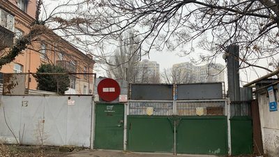 Посадовця підозрюють у незаконному скасуванні арешту Одеського авторемонтного заводу
