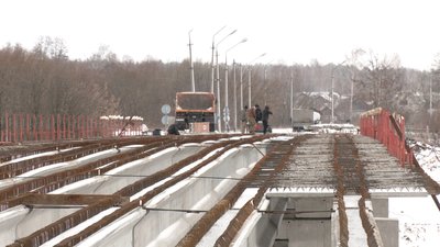 Монтують балки та готують арматуру: коли завершиться реконструкція моста біля Сновська Монтують балки та готують арматуру: коли завершиться реконструкція моста біля Сновська