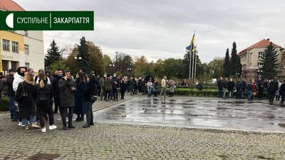 Мітинг біля Закарпатської ОДА