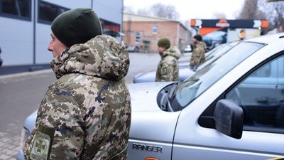 Із Черкащини передали чотири пікапи для прикордонників