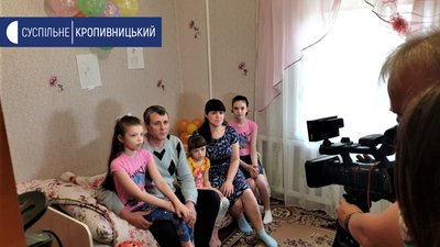 Як живе патронатна сім'я, в якій доглядають за дітьми, що не можуть жити зі своїми батьками Як живе патронатна сім'я, в якій доглядають за дітьми, що не можуть жити зі своїми батьками